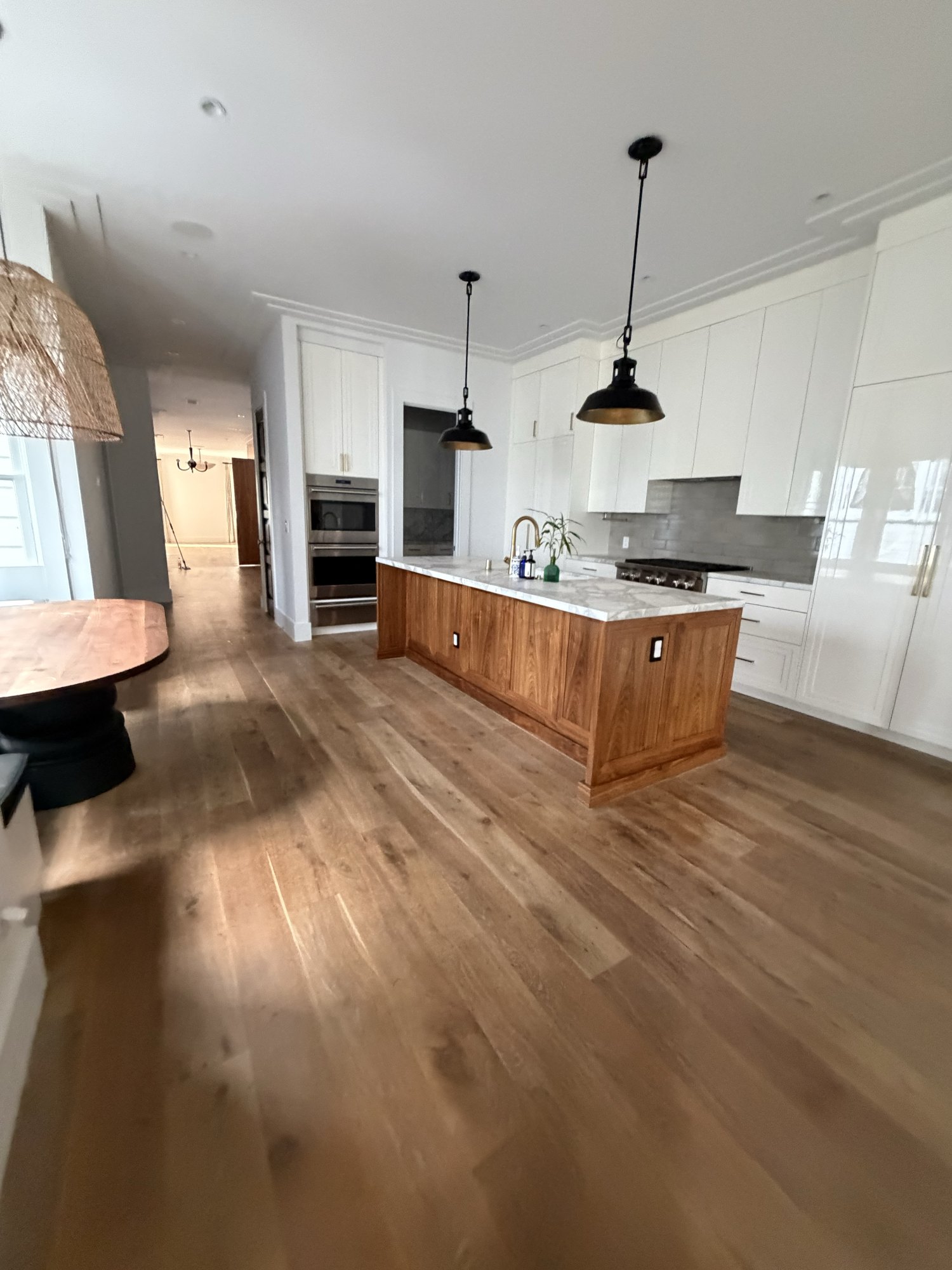 Spotless kitchen after a Deluxe Top-to-Bottom Deep Clean by Royal Glow Cleaning